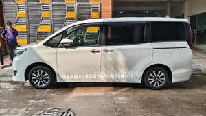 Toyota Esquire 2020