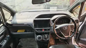 Toyota Esquire 2020