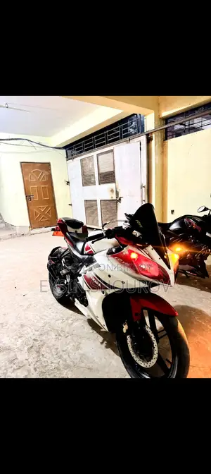 Yamaha YZF R15 v2 . 2017