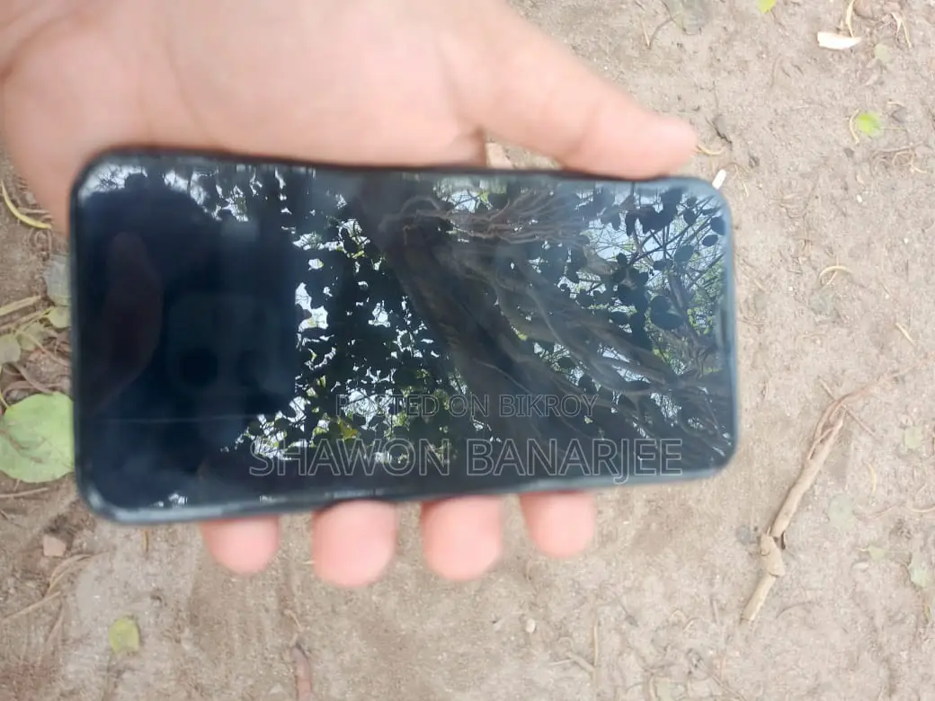 Apple iPhone 11 . (Used)