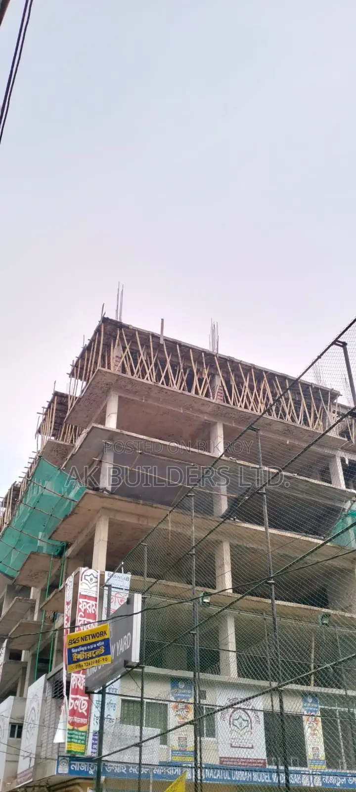 Stunning 1000 sqft Flat on the 4th Floor of a Corner Plot Facing the Road @ Pallabi!!!