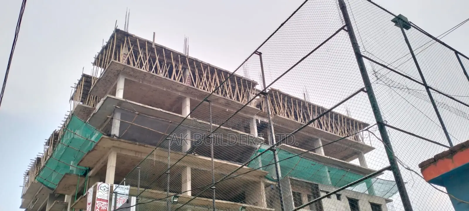Stunning 1000 sqft Flat on the 4th Floor of a Corner Plot Facing the Road @ Pallabi!!!