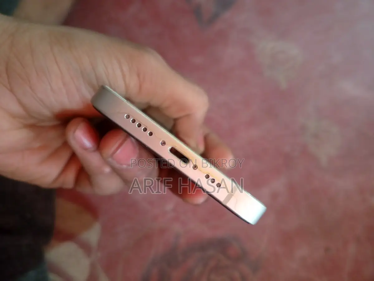 Apple iPhone 13 (Used)