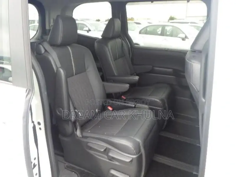 Toyota Noah S-Z Leg Rest atostep 2022