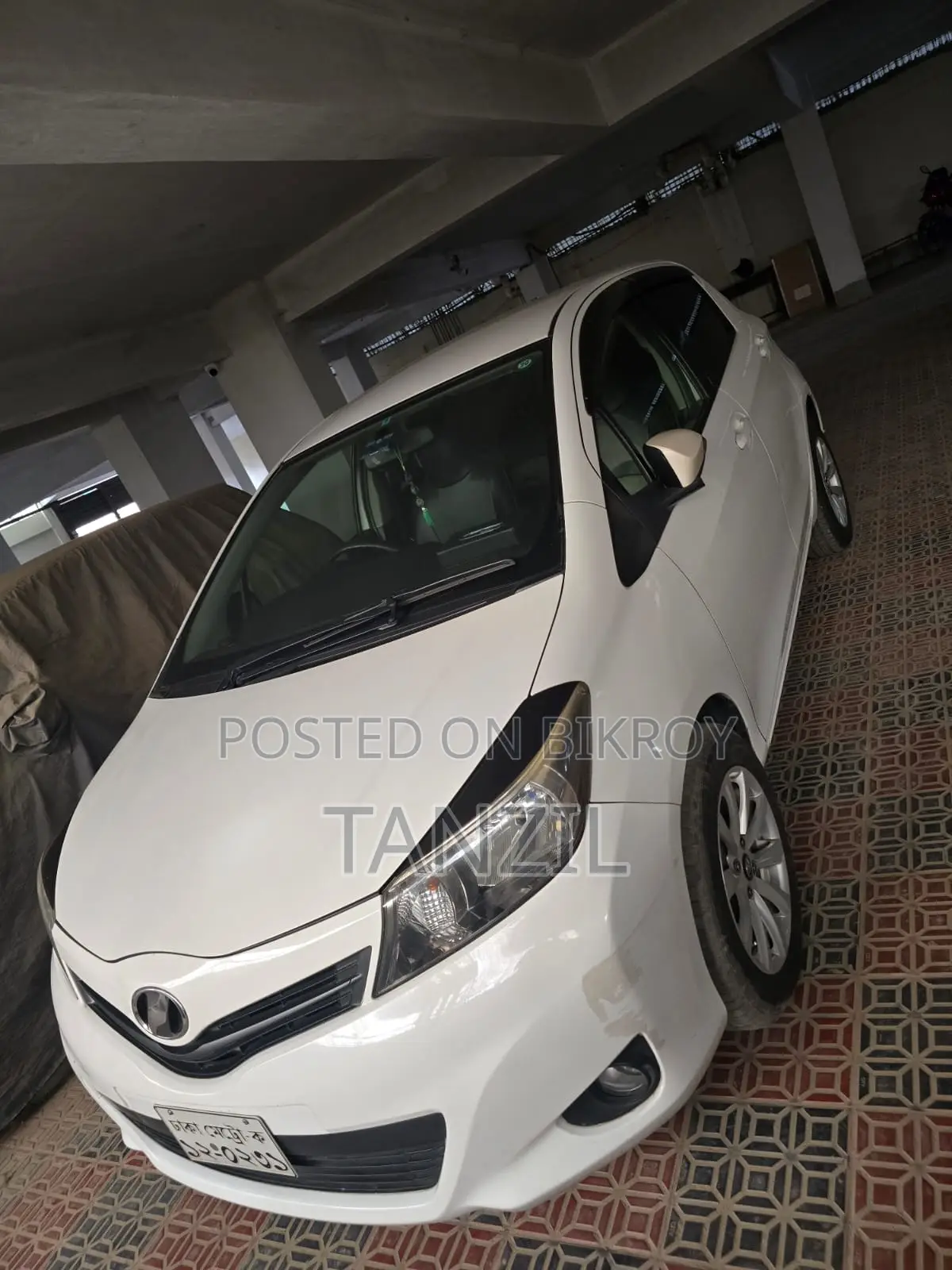 Toyota Vitz 2012 White