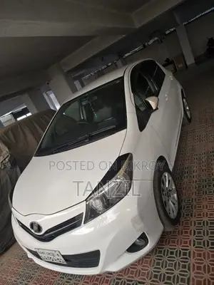 Toyota Vitz 2012 সাদা
