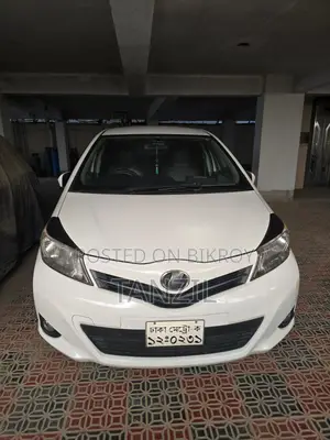 Toyota Vitz 2012 সাদা