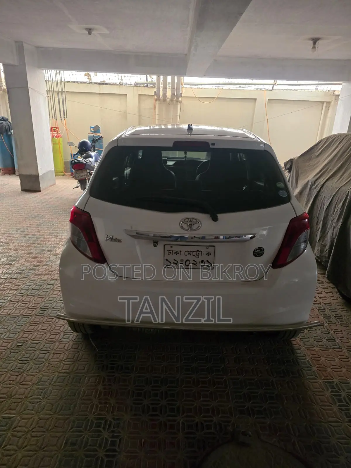 Toyota Vitz 2012 White