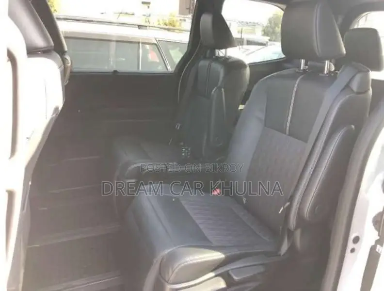 Toyota Noah S-Z Leg rest 2022