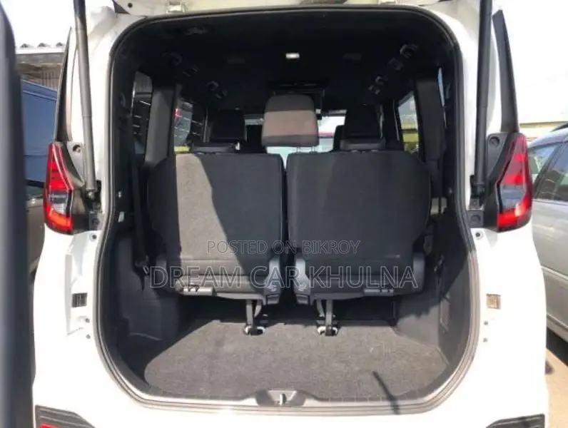 Toyota Noah S-Z Leg rest 2022