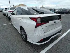 Toyota Prius 2021 Pearl