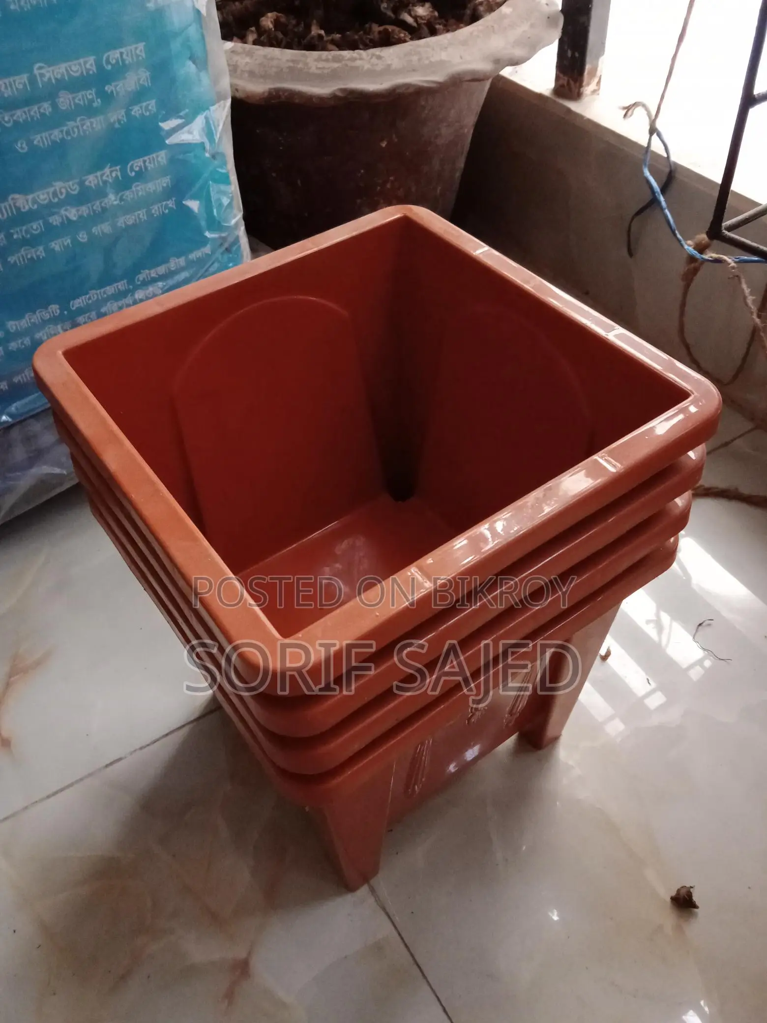 ফুল গাছের টব