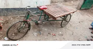 তিন চাকার ভ্যান গাড়ি