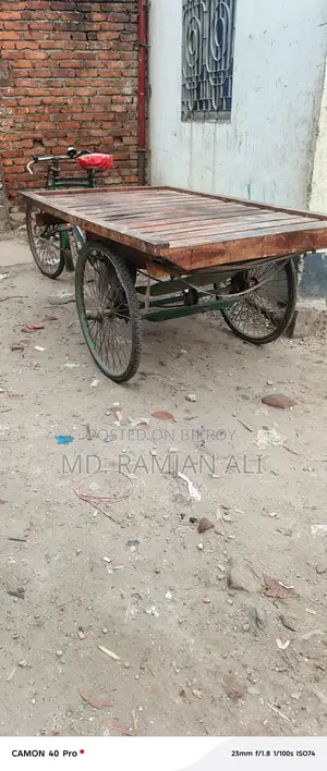 তিন চাকার ভ্যান গাড়ি