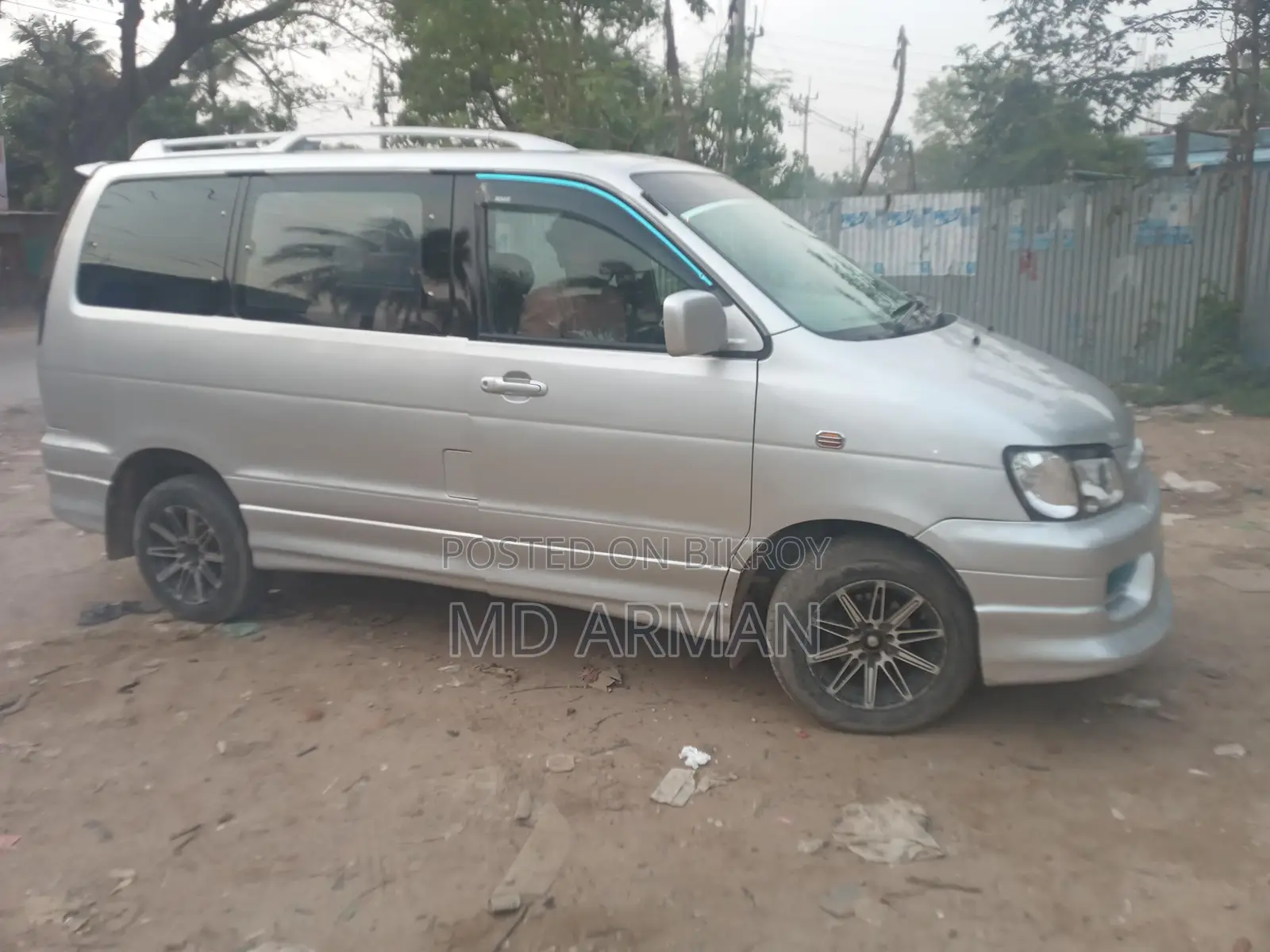 Toyota Noah . 2001