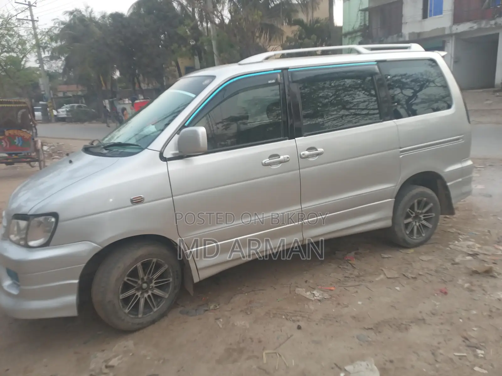 Toyota Noah . 2001