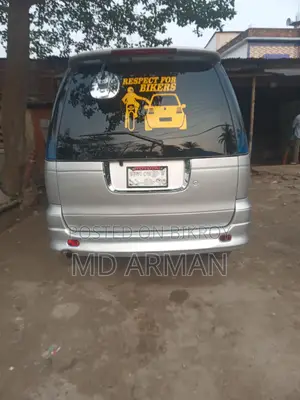 Toyota Noah . 2001