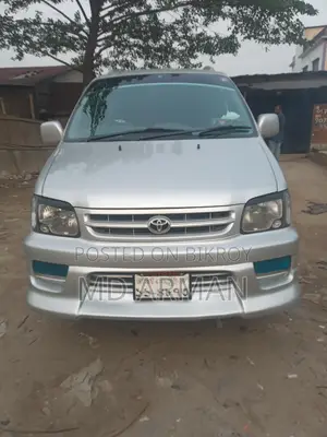 Toyota Noah . 2001