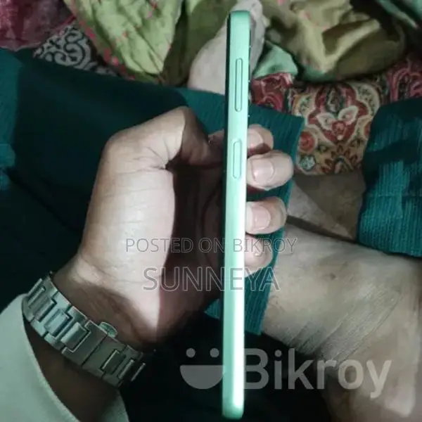 Samsung Galaxy A24 . (Used)