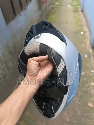 White glass included free with helmet