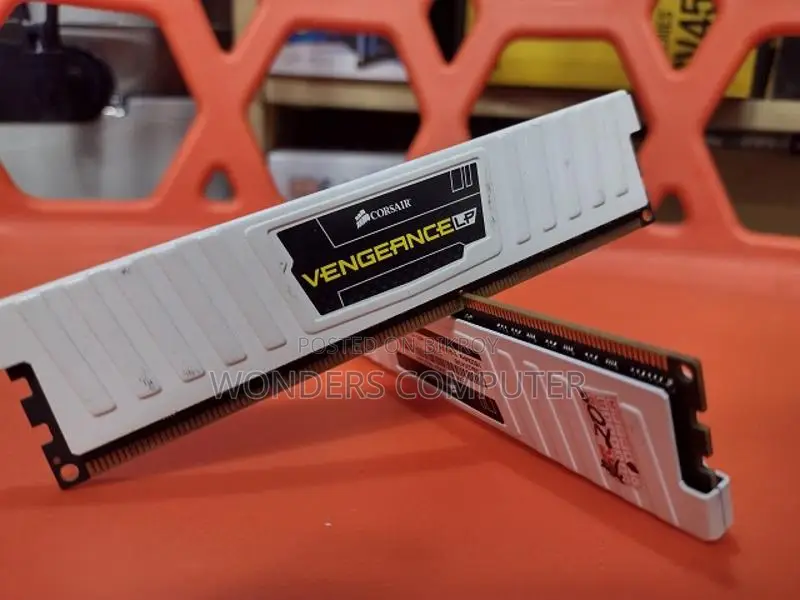 Corsair Vengeance Snow White 4GB DDR3 1 Year Warranty