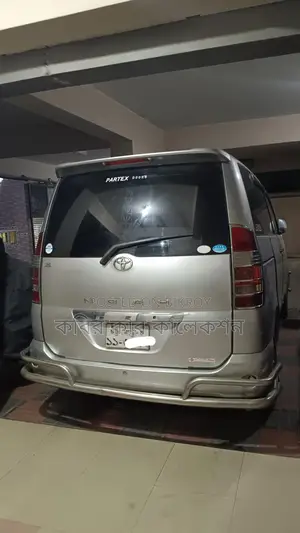 Toyota Noah x 2003