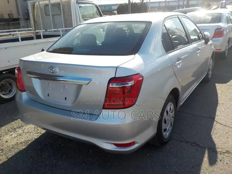 Toyota Axio Non Hybrid EX Silver 2021