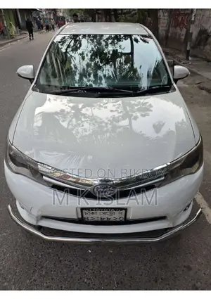 Toyota Axio Hybrid 2014