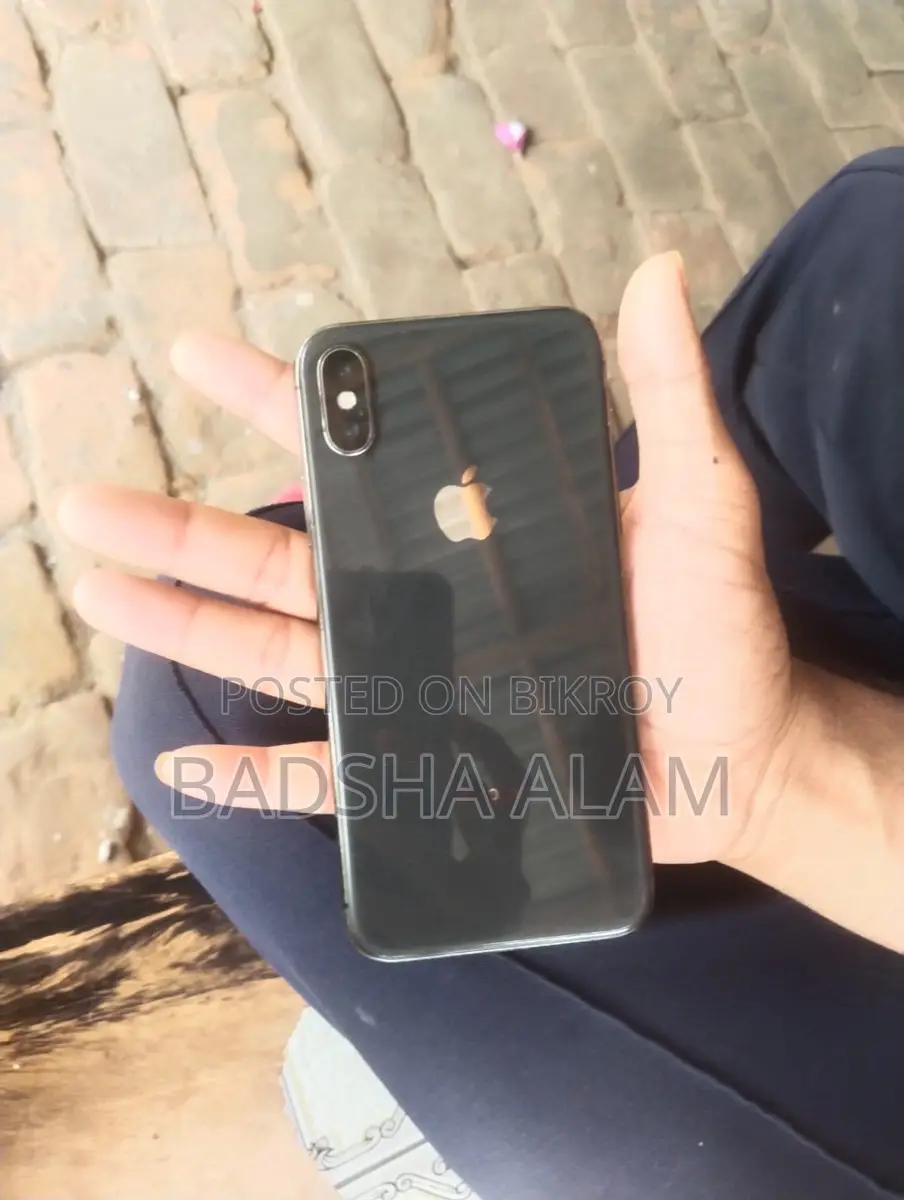 Apple iPhone X . (Used)