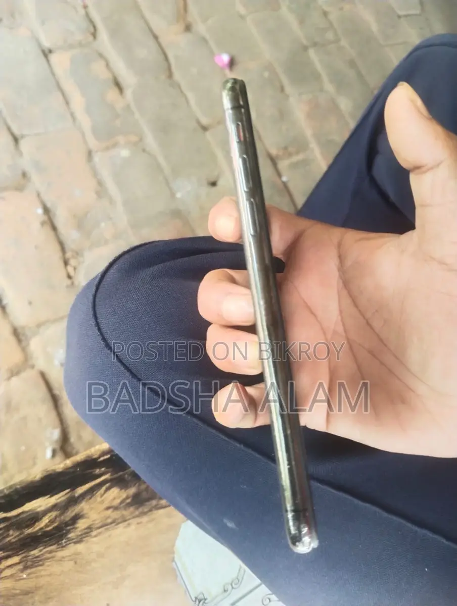Apple iPhone X . (Used)