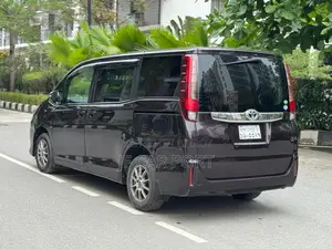 Toyota Noah Si Super Fresh LPG 2014