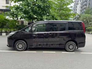 Toyota Noah Si Super Fresh LPG 2014