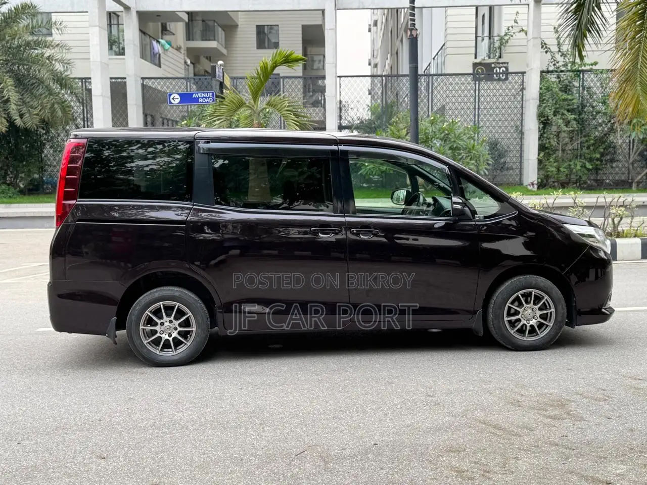 Toyota Noah Si Super Fresh LPG 2014