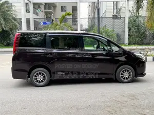Toyota Noah Si Super Fresh LPG 2014