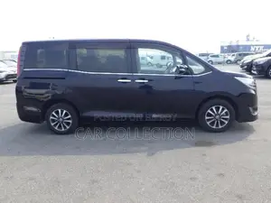 Toyota Esquire Gi Premium HV Black 2021