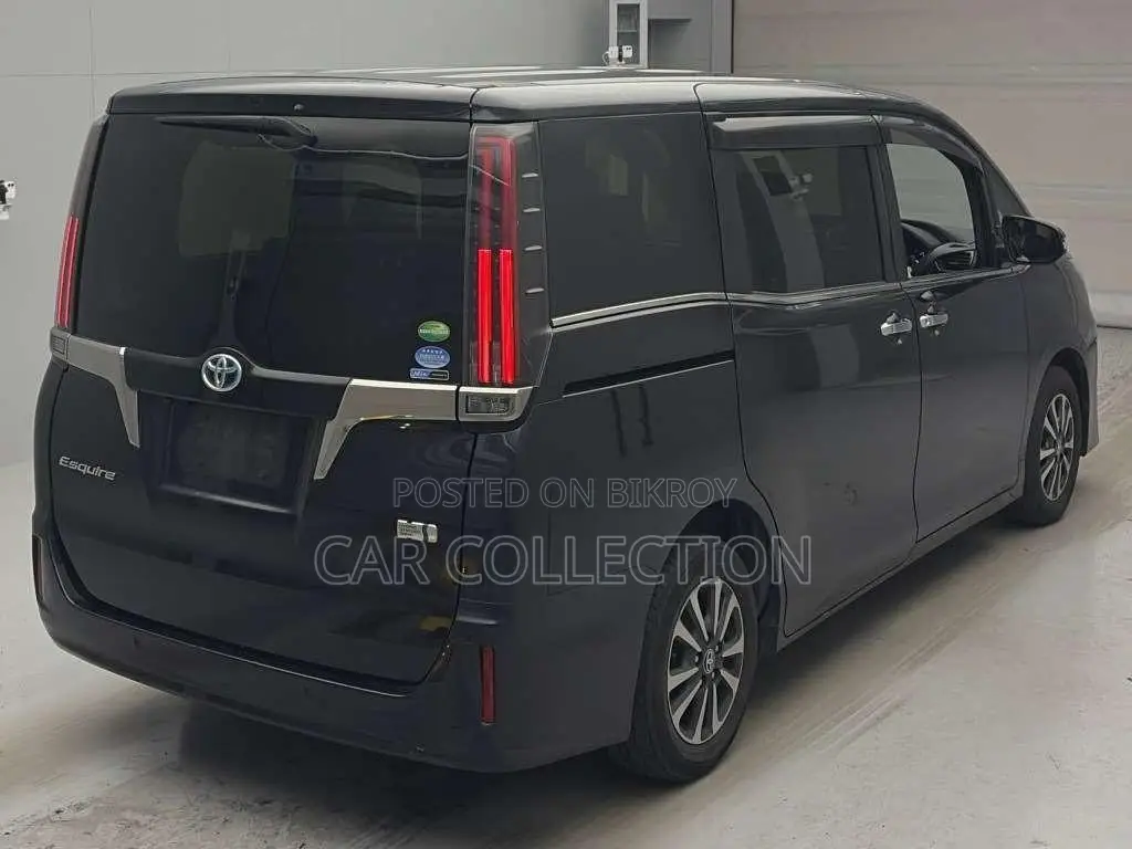 Toyota Esquire Gi Premium HV Black 2021