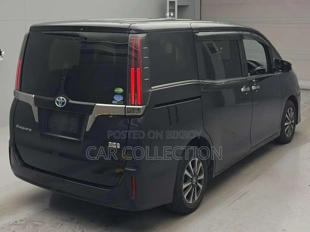 Toyota Esquire Gi Premium HV Black 2021
