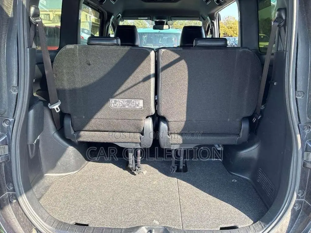 Toyota Esquire Gi Premium HV Black 2021