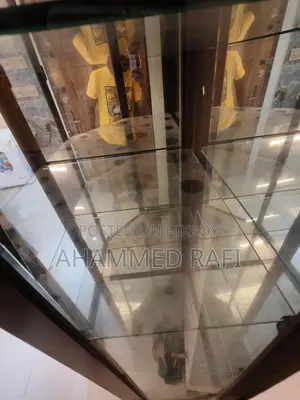 কর্নার শোকেস