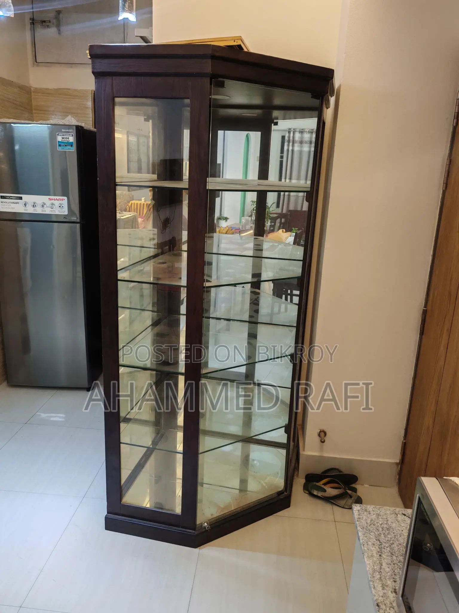 কর্নার শোকেস