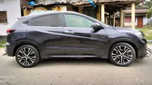 Honda Vezel 1.5 Hybrid 4WD 2014 Black