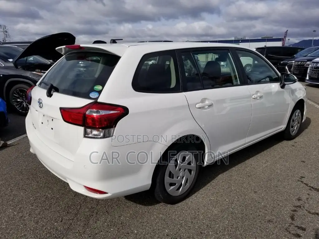 Toyota Fielder Ex 2020