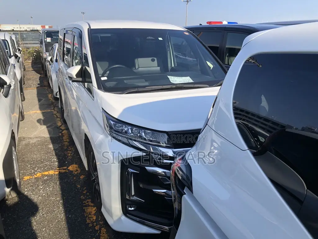 Toyota Noah SZ PKG HYB 360 2023