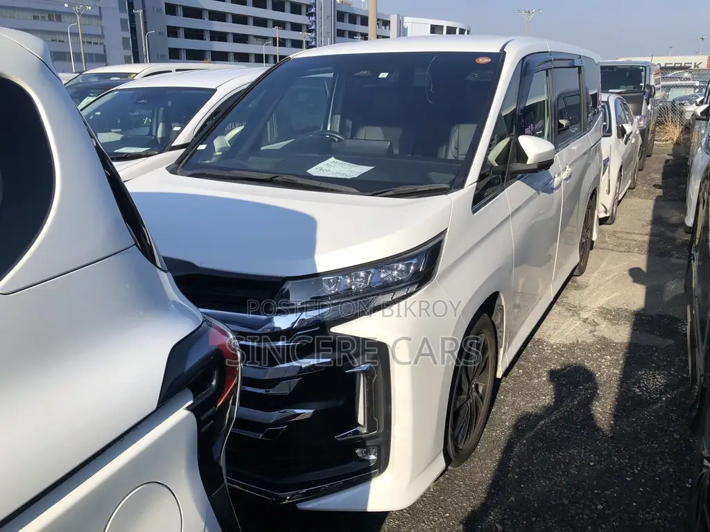 Toyota Noah SZ PKG HYB 360 2023