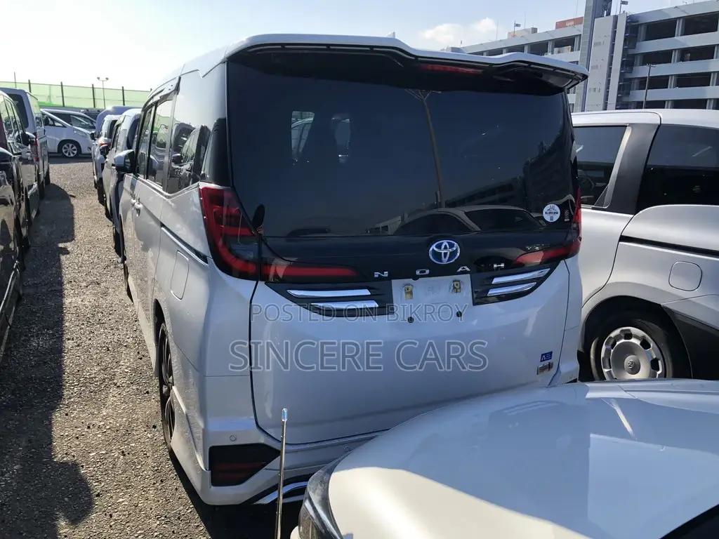 Toyota Noah SZ PKG HYB 360 2023
