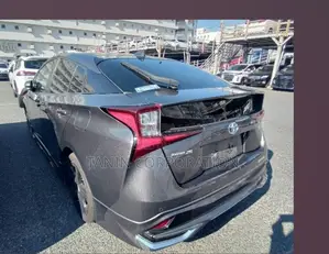Toyota Prius S Touring 2021