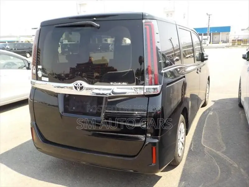 Toyota Noah Non Hybrid X Black 2021
