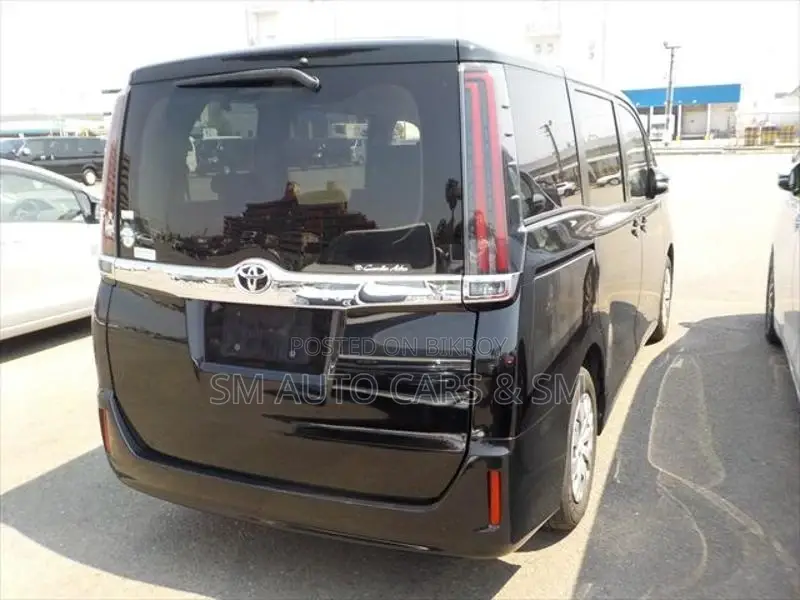 Toyota Noah Non Hybrid X Black 2021