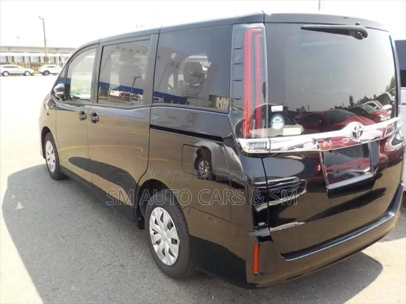 Toyota Noah Non Hybrid X Black 2021
