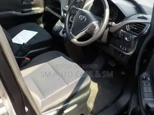 Toyota Noah Non Hybrid X Black 2021